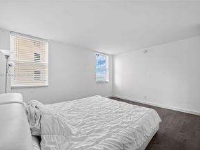 437 Golden Isles Dr 5J, Hallandale Beach FL 33009