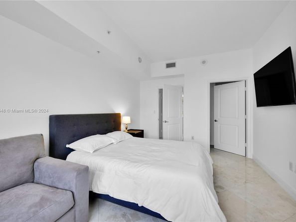 10 Aragon Ave 810, Coral Gables FL 33134