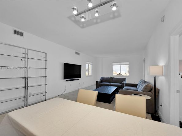 10 Aragon Ave 810, Coral Gables FL 33134