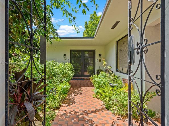 6830 SW 93rd Ct, Miami FL 33173