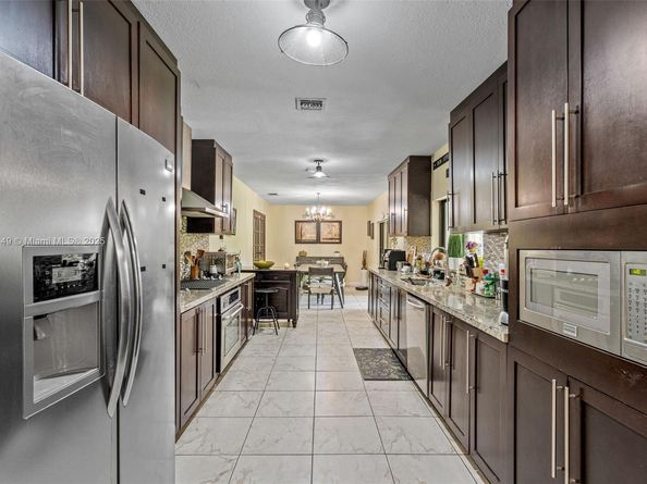 6830 SW 93rd Ct, Miami FL 33173