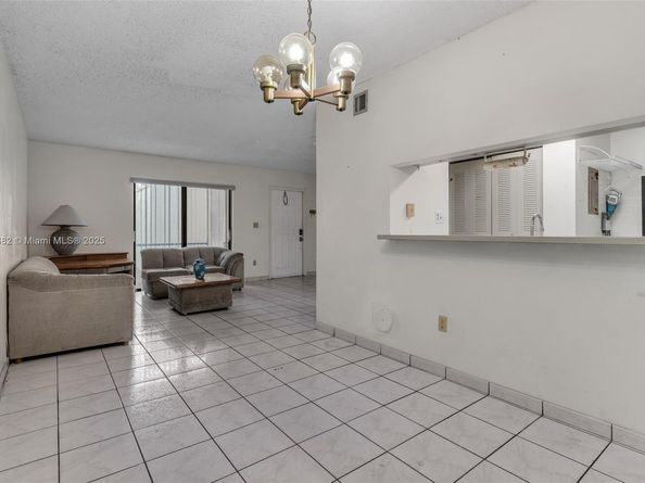 18370 Mediterranean Blvd 125, Hialeah FL 33015