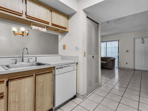 18370 Mediterranean Blvd 125, Hialeah FL 33015