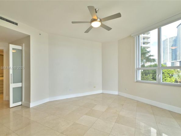 848 Brickell Key Dr 306, Miami FL 33131