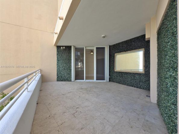 848 Brickell Key Dr 306, Miami FL 33131