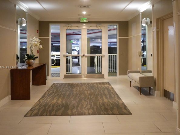 848 Brickell Key Dr 306, Miami FL 33131