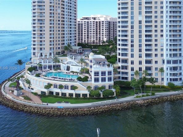 848 Brickell Key Dr 306, Miami FL 33131