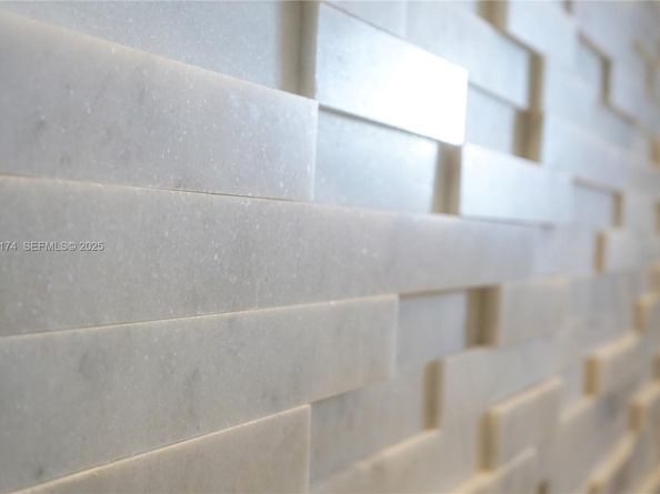 848 Brickell Key Dr 306, Miami FL 33131