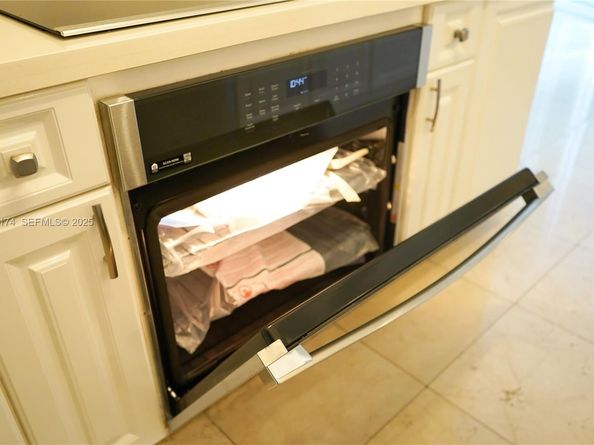 848 Brickell Key Dr 306, Miami FL 33131