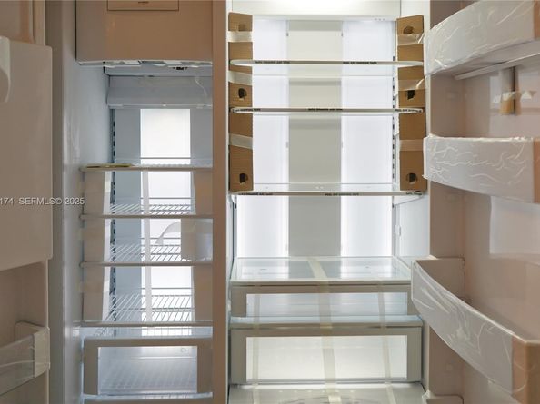 848 Brickell Key Dr 306, Miami FL 33131