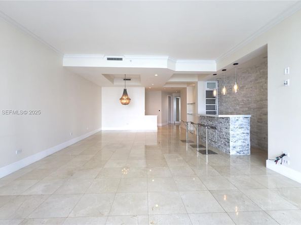 848 Brickell Key Dr 306, Miami FL 33131