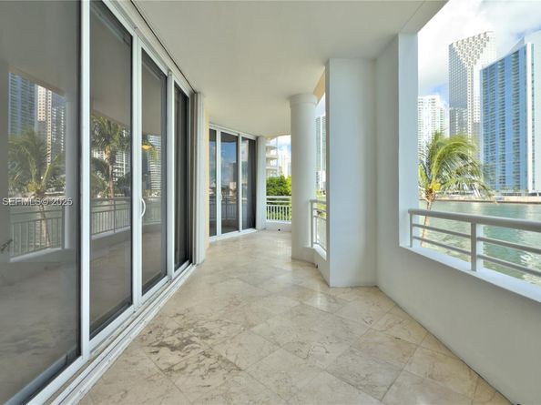 848 Brickell Key Dr 306, Miami FL 33131