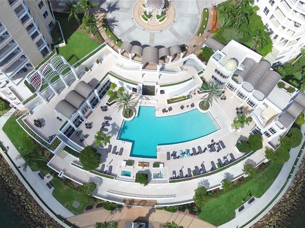 848 Brickell Key Dr 306, Miami FL 33131