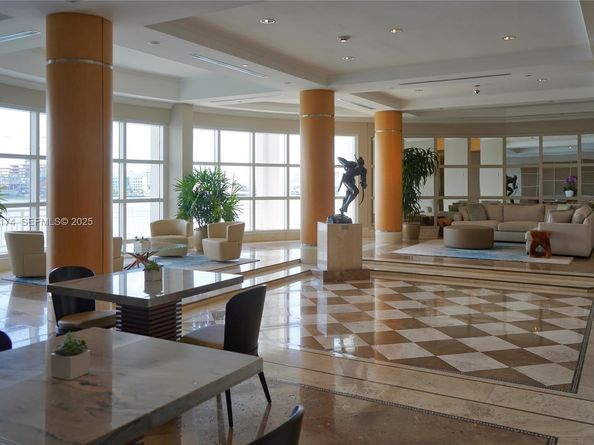 848 Brickell Key Dr 306, Miami FL 33131