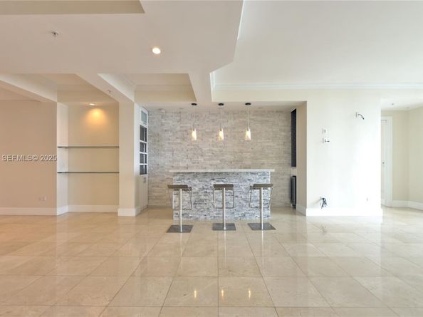 848 Brickell Key Dr 306, Miami FL 33131