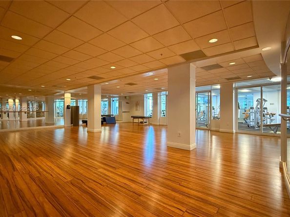 848 Brickell Key Dr 306, Miami FL 33131