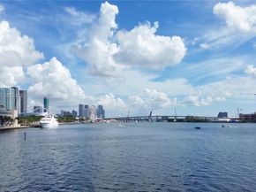 848 Brickell Key Dr 306, Miami FL 33131