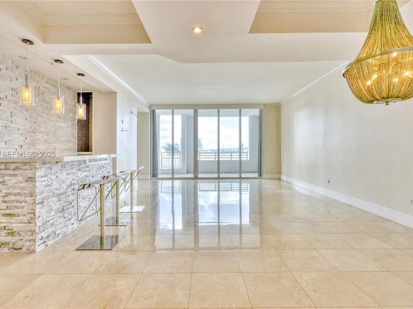848 Brickell Key Dr 306, Miami FL 33131