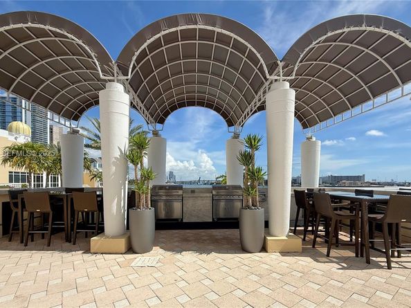 848 Brickell Key Dr 306, Miami FL 33131