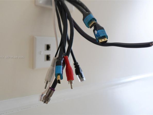 848 Brickell Key Dr 306, Miami FL 33131