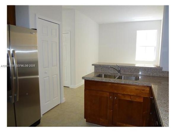 10012 NW 7th St 216, Miami FL 33172