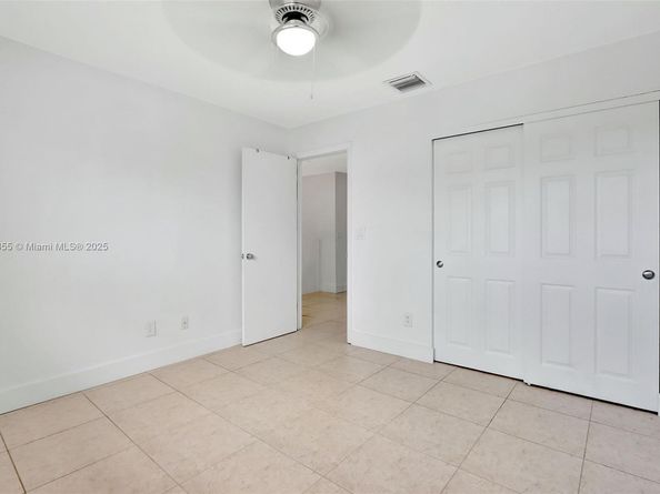 658 NE 195th St, Miami FL 33179