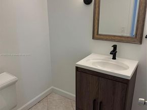 658 NE 195th St, Miami FL 33179