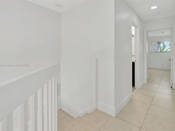 658 NE 195th St, Miami FL 33179