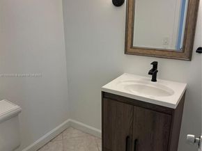 658 NE 195th St, Miami FL 33179