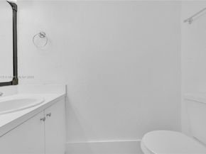 10900 SW 104th St 121, Miami FL 33176