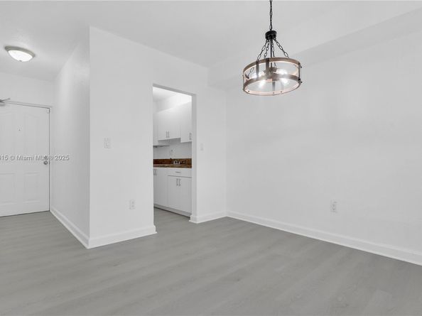 10900 SW 104th St 121, Miami FL 33176