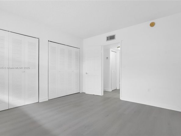 10900 SW 104th St 121, Miami FL 33176