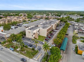 10900 SW 104th St 121, Miami FL 33176