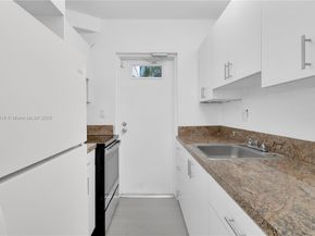 10900 SW 104th St 121, Miami FL 33176