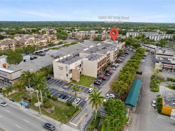 10900 SW 104th St 121, Miami FL 33176