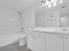 10900 SW 104th St 121, Miami FL 33176