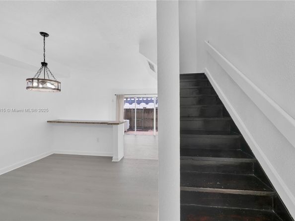 10900 SW 104th St 121, Miami FL 33176