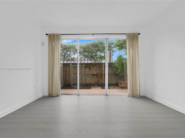 10900 SW 104th St 121, Miami FL 33176