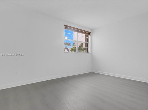 10900 SW 104th St 121, Miami FL 33176