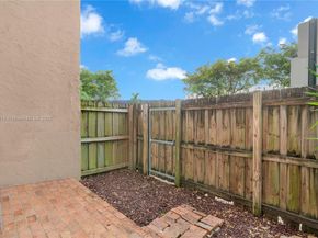 10900 SW 104th St 121, Miami FL 33176