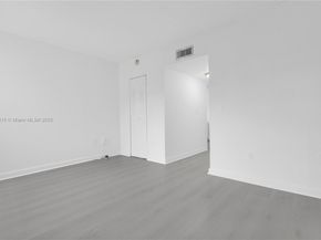 10900 SW 104th St 121, Miami FL 33176