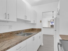 10900 SW 104th St 121, Miami FL 33176