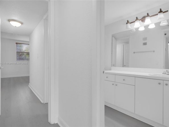 10900 SW 104th St 121, Miami FL 33176