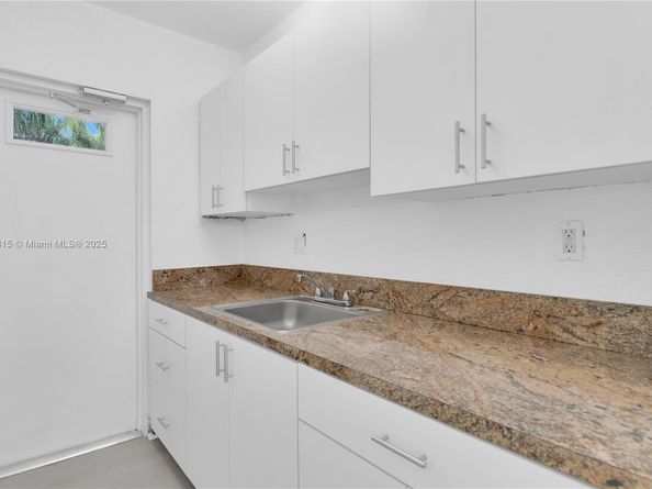 10900 SW 104th St 121, Miami FL 33176