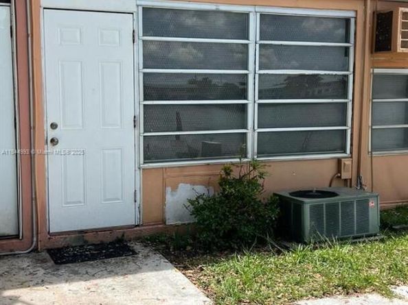 19080 NE 3rd Ct 307, Miami FL 33179