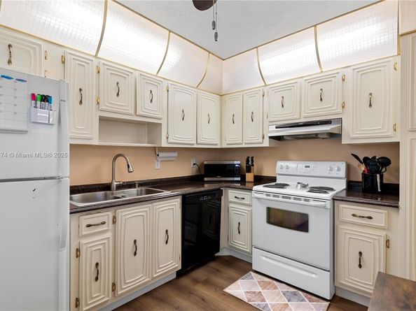 2851 Somerset Dr 415, Lauderdale Lakes FL 33311