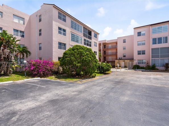 2851 Somerset Dr 415, Lauderdale Lakes FL 33311