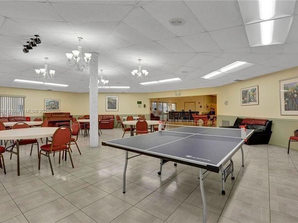 500 NE 12th Ave 102, Hallandale Beach FL 33009