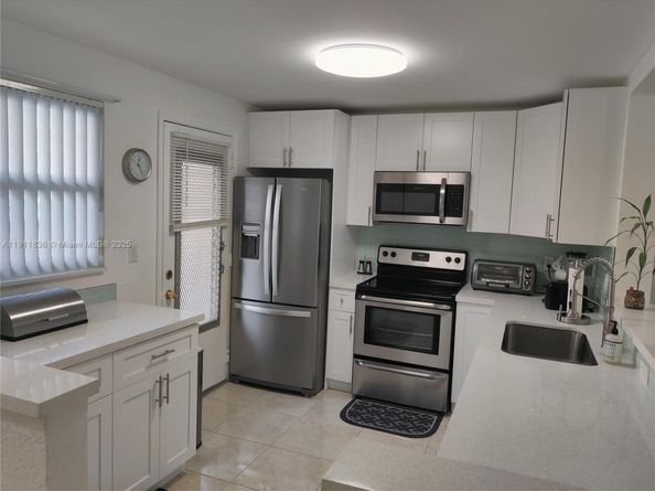 500 NE 12th Ave 102, Hallandale Beach FL 33009