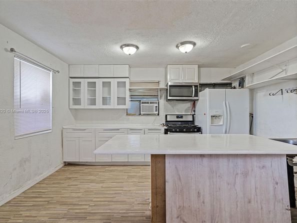 2433 NW 20th St, Fort Lauderdale FL 33311